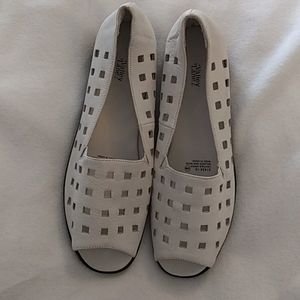 Valley Lane Shoes, Size 12WW, White